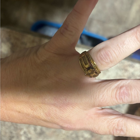Gold Ring - Picture 4 of 8